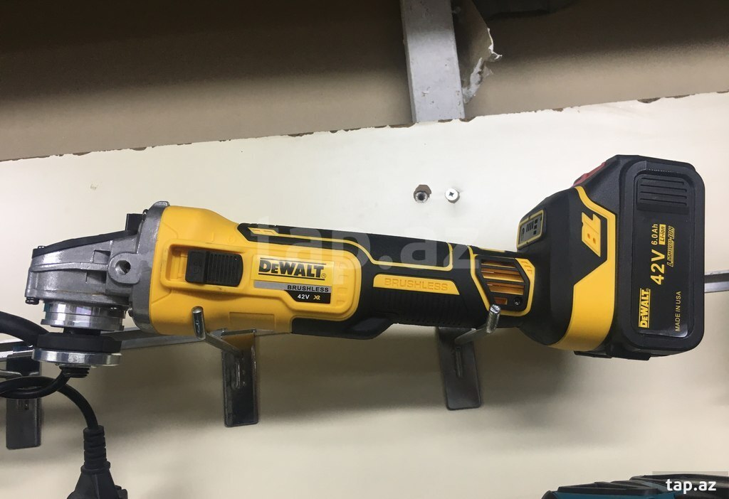 Laqunda "Dewalt"